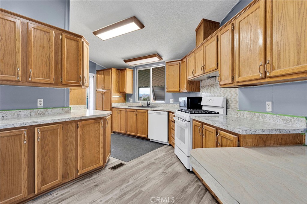 20843 Waalew Road, Unit C6 Apple Valley, CA 92307 - Photo 15 of 39