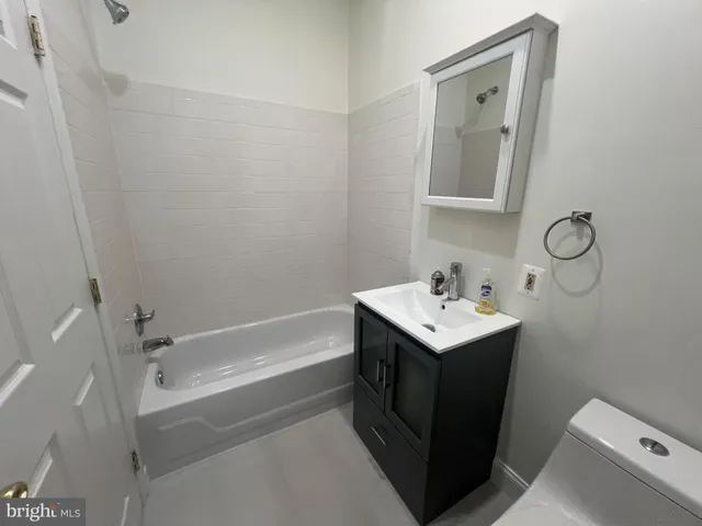 $4,000 | 1324 H Street Northeast, Unit 2, Washington, DC 20002