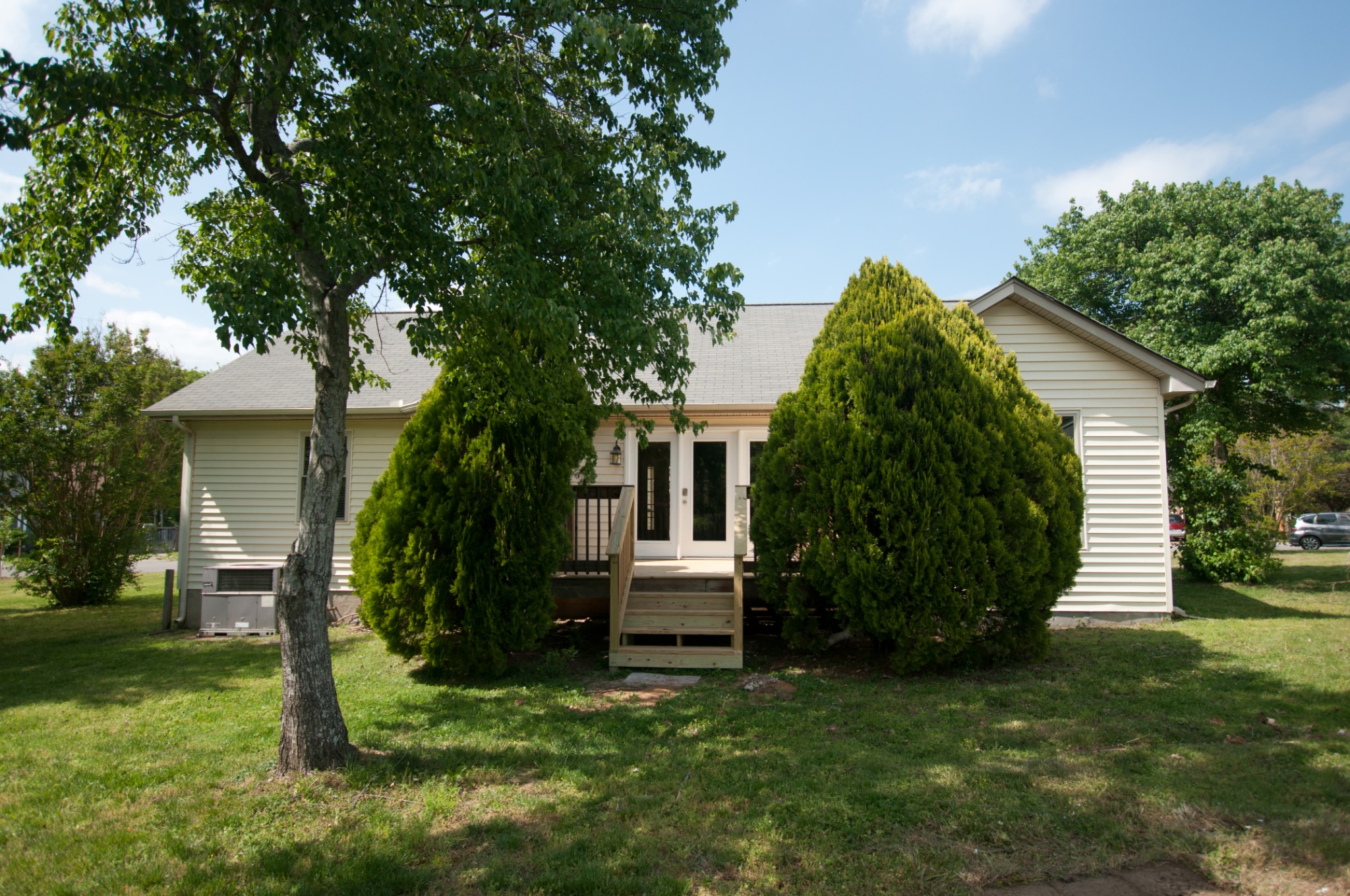 309 Chesterfield Circle Madison, TN 37115 - Photo 25 of 27 a front view of a house with a garden