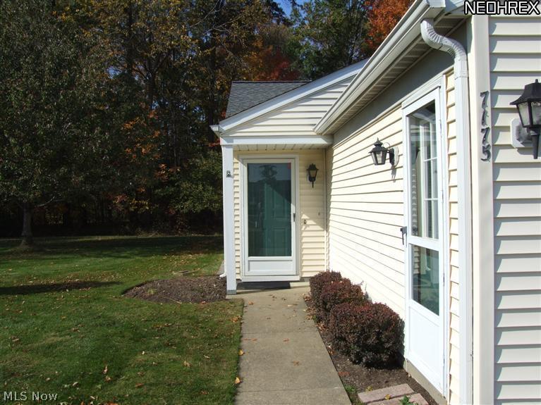 7175 Bellflower Road, Unit L31 Mentor, OH 44060 - Photo 2 of 14 FRONT WALK WAY