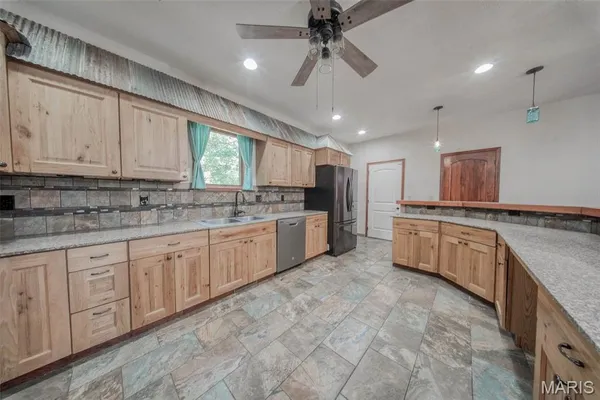 $530,000 | 283 Broken Post Road, Richland, MO 65556