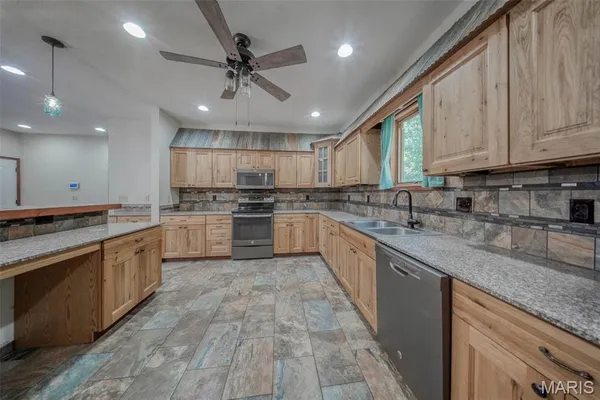 $530,000 | 283 Broken Post Road, Richland, MO 65556