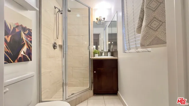 $2,890 | 5633 Carlton Way, Unit 203, Los Angeles, CA 90028