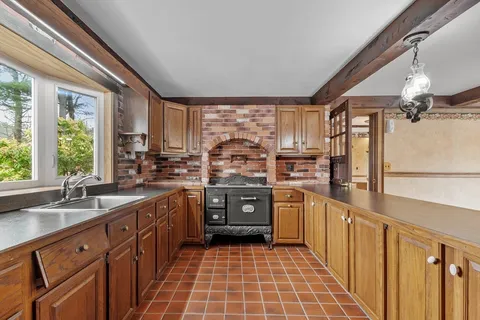 $689,000 | 125 Eastern Avenue, Essex, MA 01929