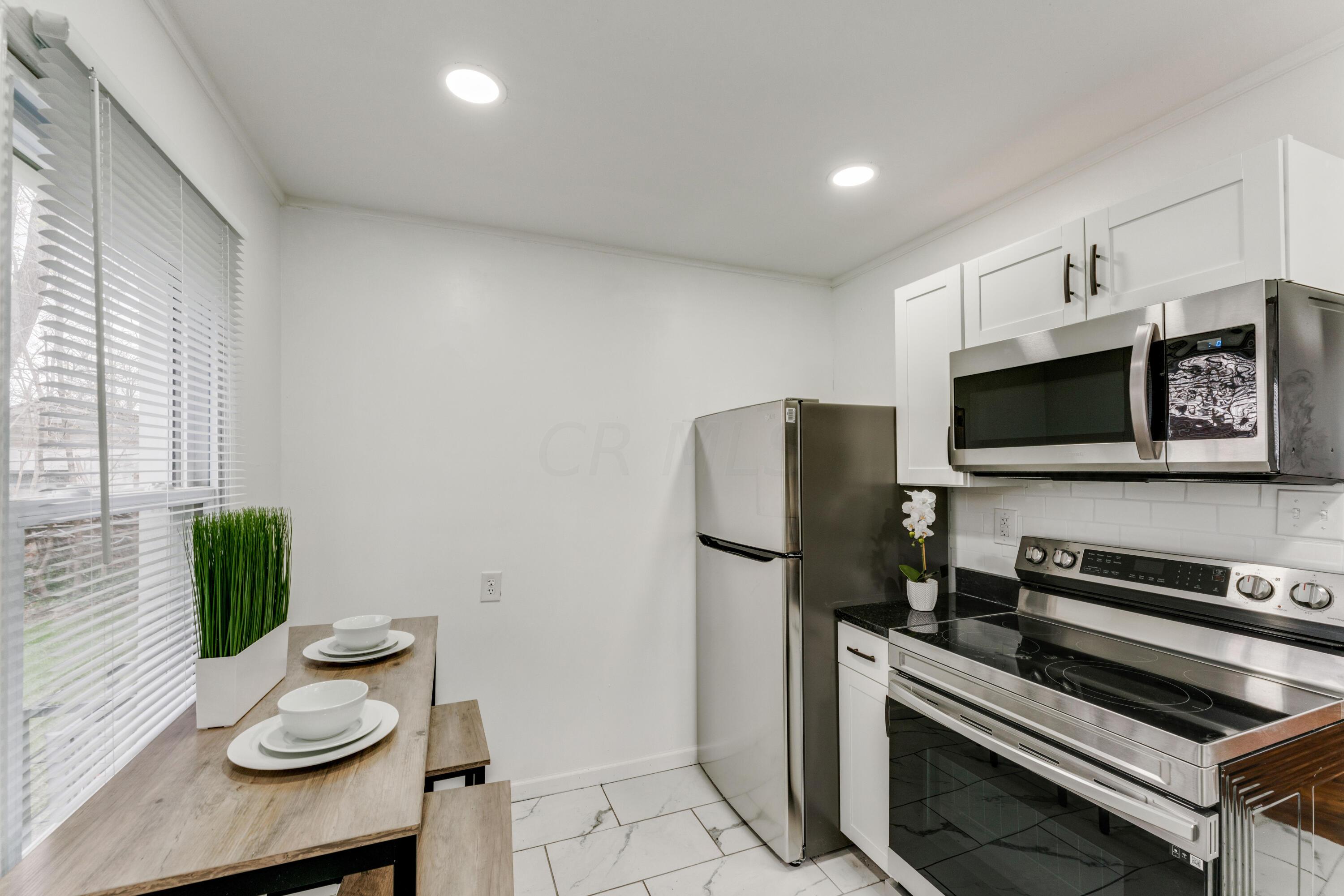 2385 Delbert Road Columbus, OH 43211 - Photo 7 of 27 14-dsc05659-dsc05661