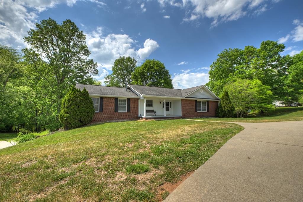 380 La Vista Drive Blue Ridge, GA 30513 - Photo 21 of 48 a front view of a house with yard