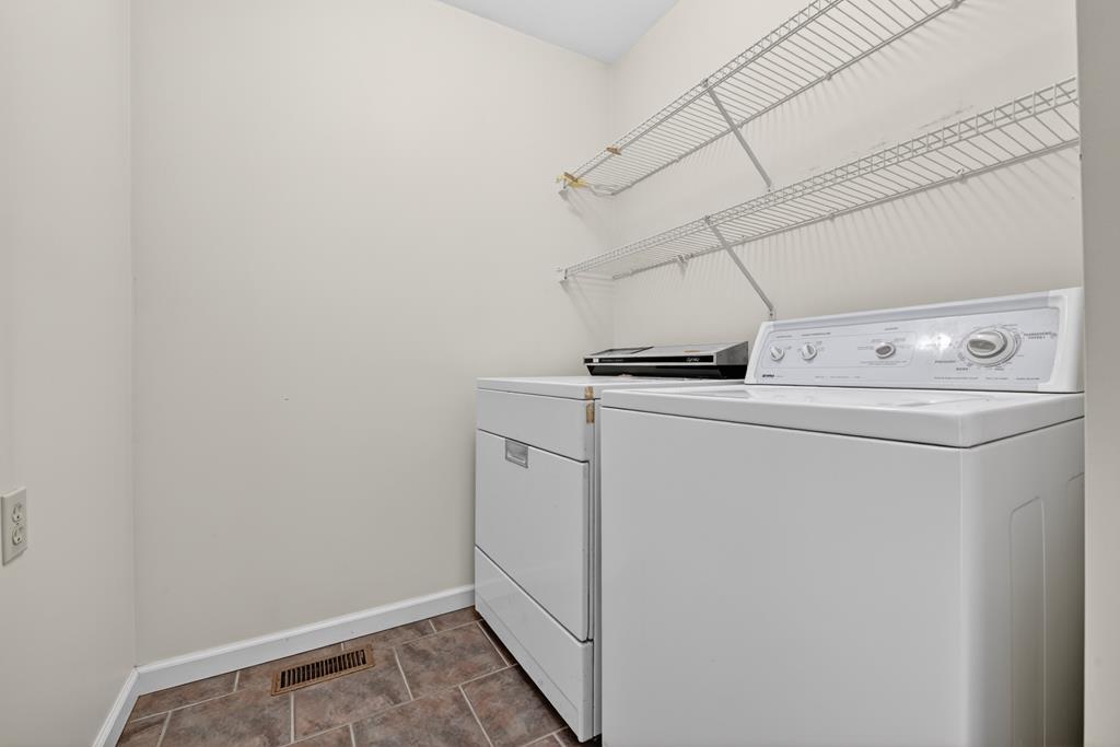 380 La Vista Drive Blue Ridge, GA 30513 - Photo 38 of 48 a utility room with dryer and washer