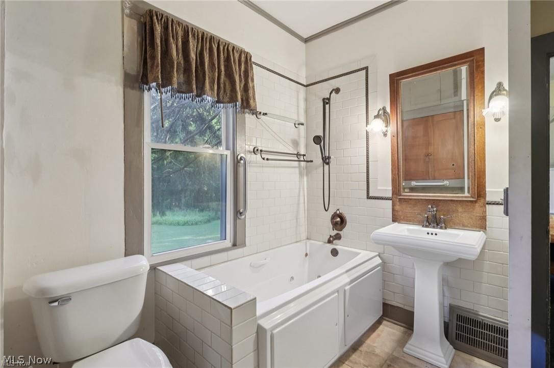10571 Mayfield Road Chesterland, OH 44026 - Photo 13 of 39 First floor bath