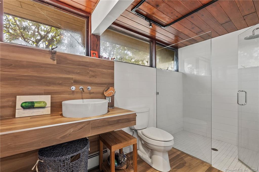 47 Florida Hill Road Ridgefield, CT 06877 - Photo 21 of 29 a bathroom with a toilet a sink and shower