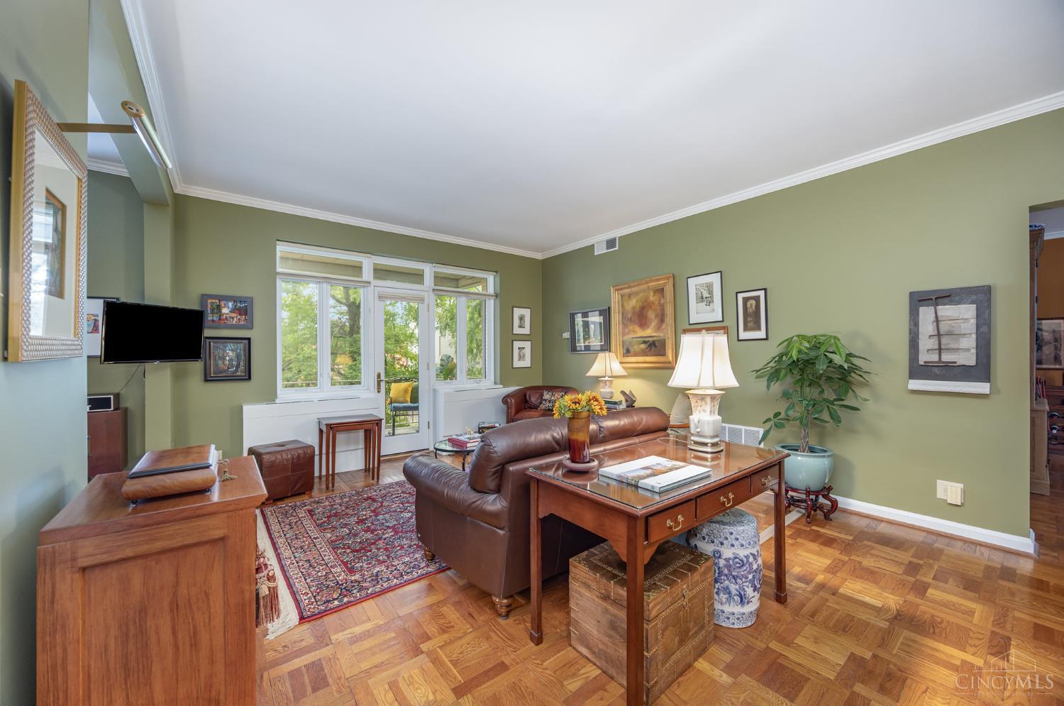 2374 Madison Road, Unit E2F Cincinnati, OH 45208 - Photo 10 of 39 Gallery Image 10