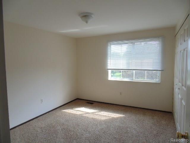 2866 Sandhurst Rochester Hills, MI 48307 - Photo 23 of 28