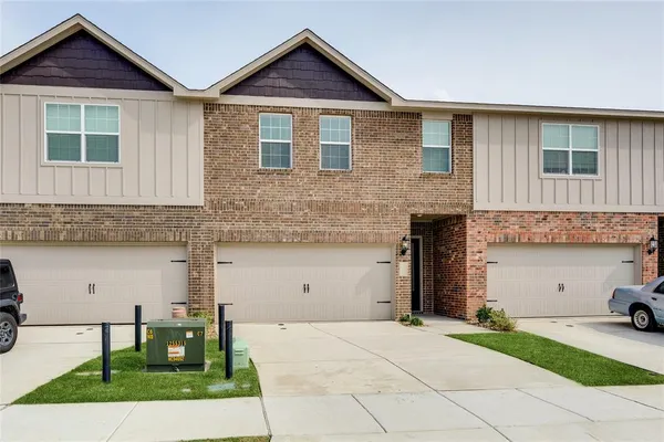 $320,900 | 413 MB's Way, Pilot Point, TX 76258