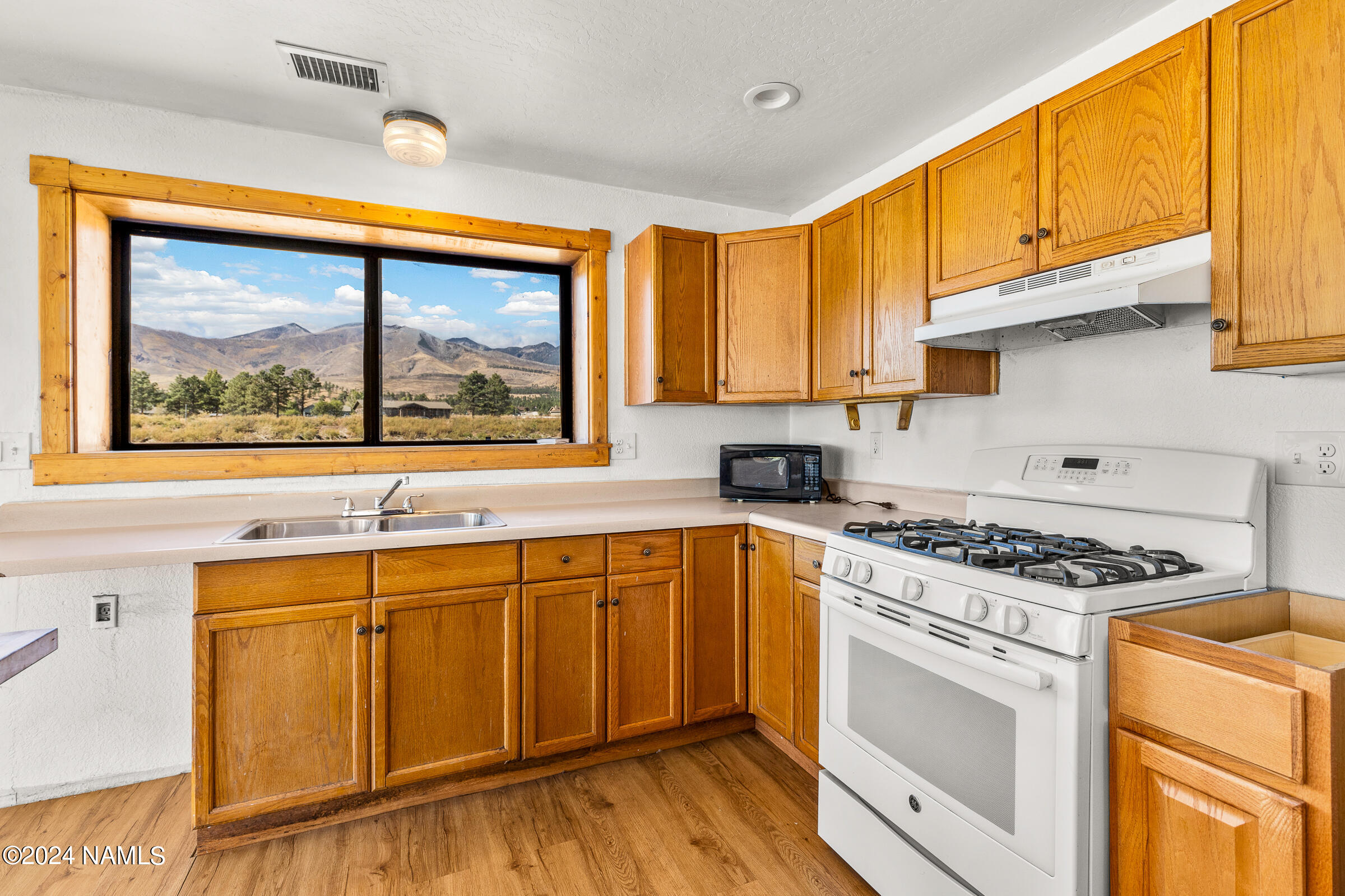 12970 Monsoon Road Flagstaff, AZ 86004 - Photo 11 of 27 Kitchen