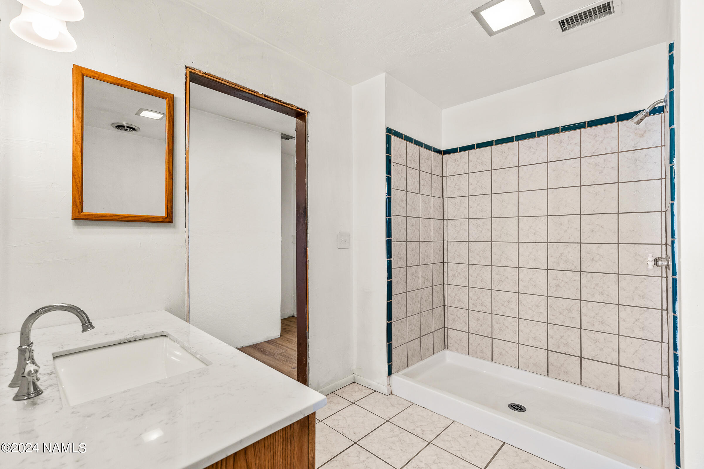 12970 Monsoon Road Flagstaff, AZ 86004 - Photo 20 of 27 Guest Bathroom