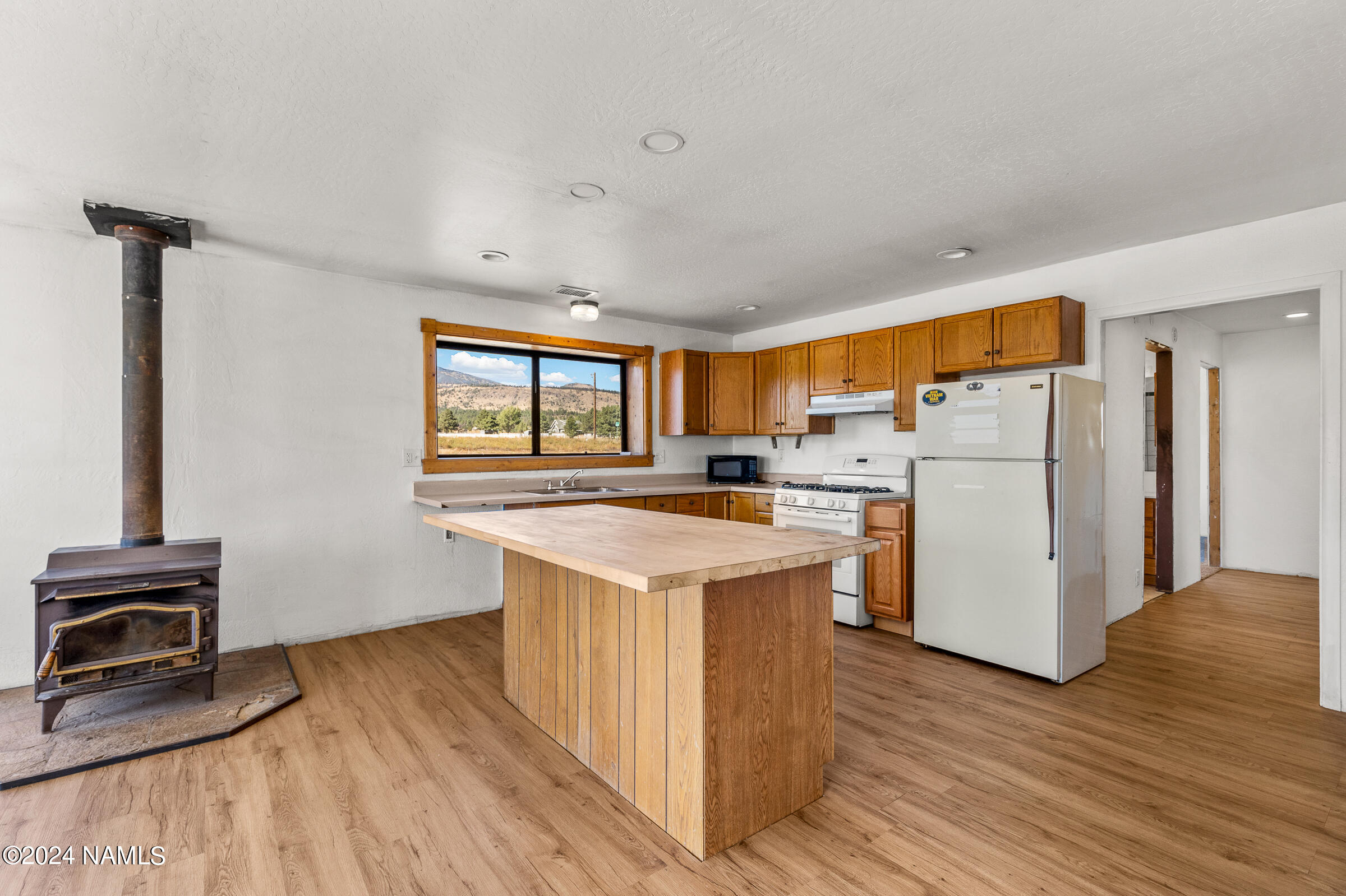 12970 Monsoon Road Flagstaff, AZ 86004 - Photo 9 of 27 Kitchen