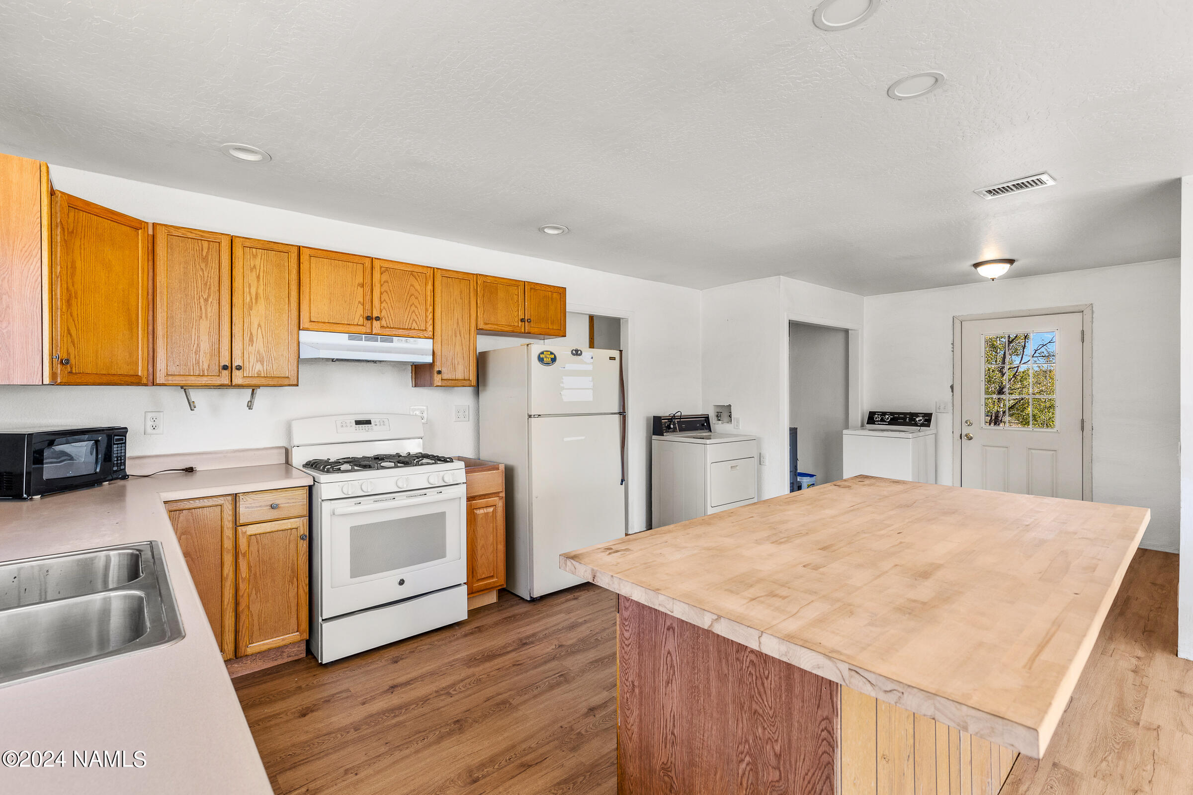 12970 Monsoon Road Flagstaff, AZ 86004 - Photo 10 of 27 Kitchen