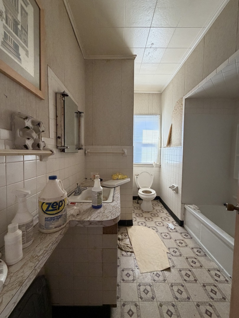 22-24 West Clark Street Freeport, IL 61032 - Photo 6 of 6 a living room with furniture and a rug