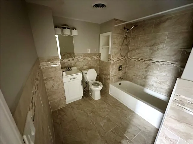 $1,100 | 62 1/2 Dickinson Street, Unit 2, Binghamton, NY 13905