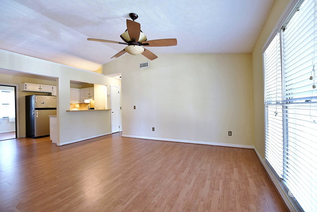 6321 Milgen Road, Unit 4 Columbus, GA 31907 - Photo 3 of 16 Great room