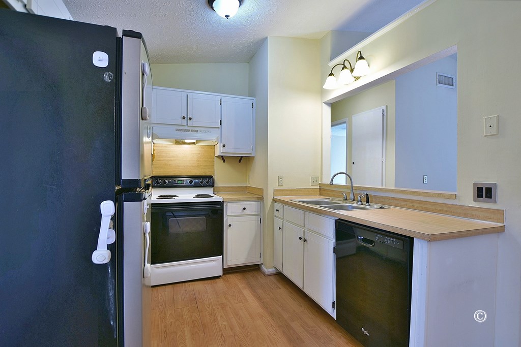 6321 Milgen Road, Unit 4 Columbus, GA 31907 - Photo 8 of 16 Kitchen