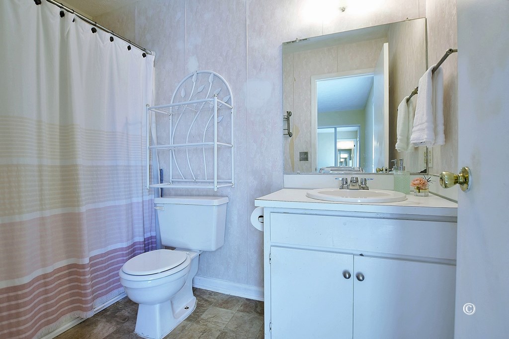 6321 Milgen Road, Unit 4 Columbus, GA 31907 - Photo 10 of 16 Primary Bath