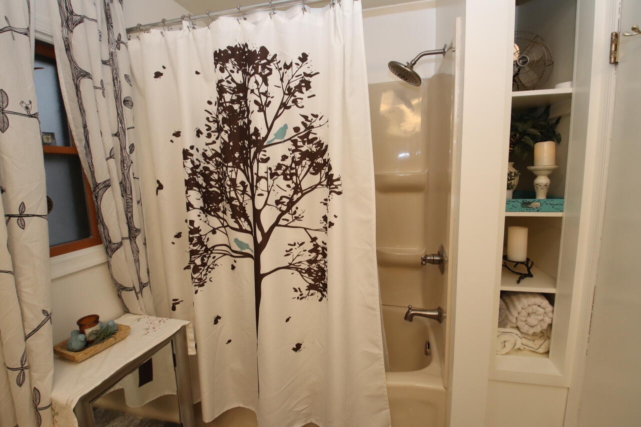 604 North 27th Street Sheboygan, WI 53081 - Photo 12 of 30 Full Bath--View 2