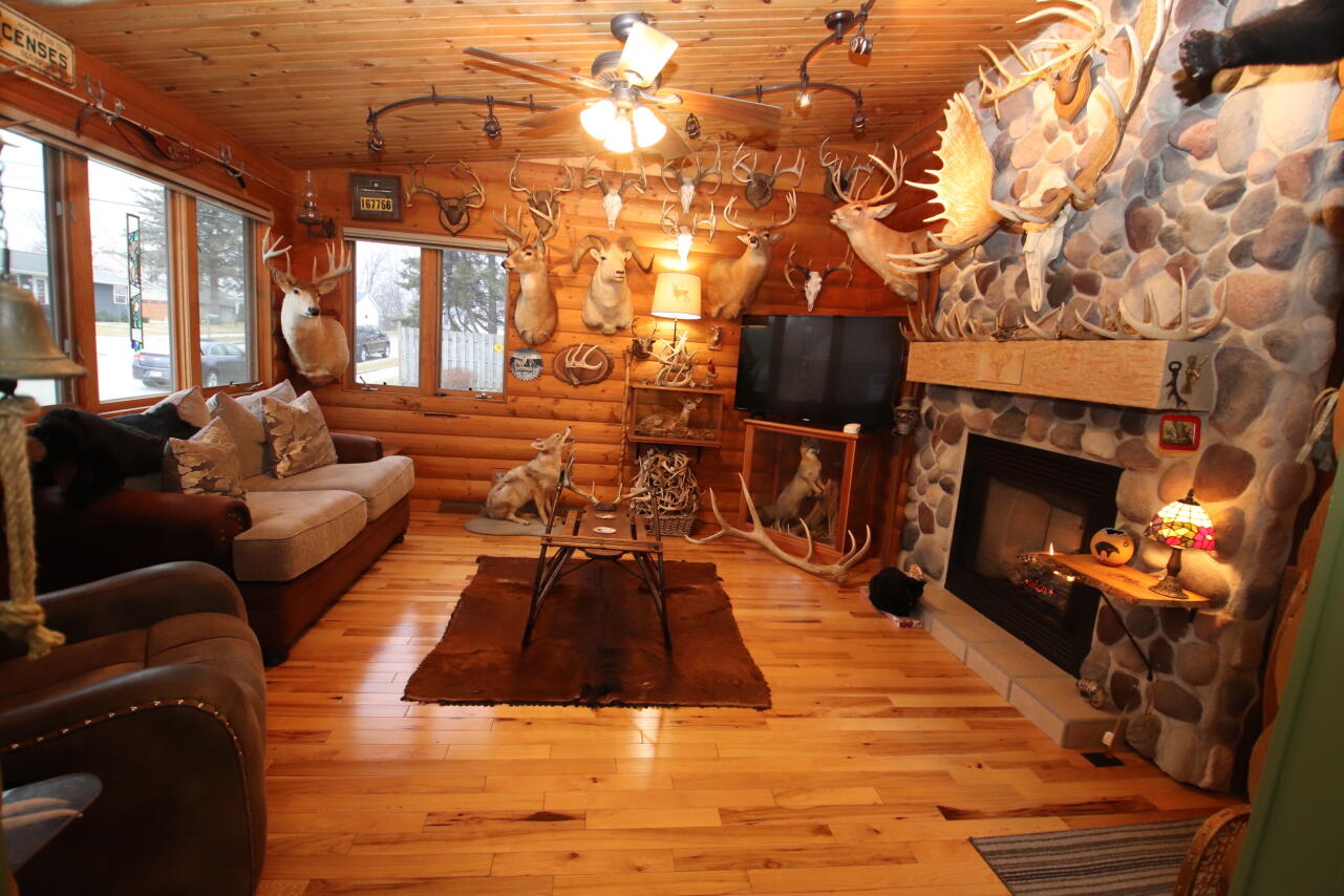 604 North 27th Street Sheboygan, WI 53081 - Photo 7 of 30 Family Room