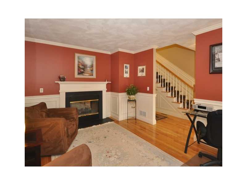 78 Channel View, Unit 2 Warwick, RI 02889 - Photo 4 of 23 Living Room.
