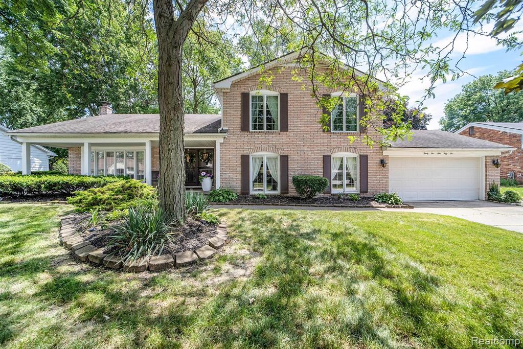35955 Charter Crest Road Farmington Hills, MI 48335 - Photo 1 of 44