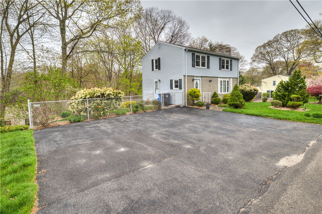 140 Iroquois Road Cumberland, RI 02864 - Photo 8 of 37 Gallery Image 8