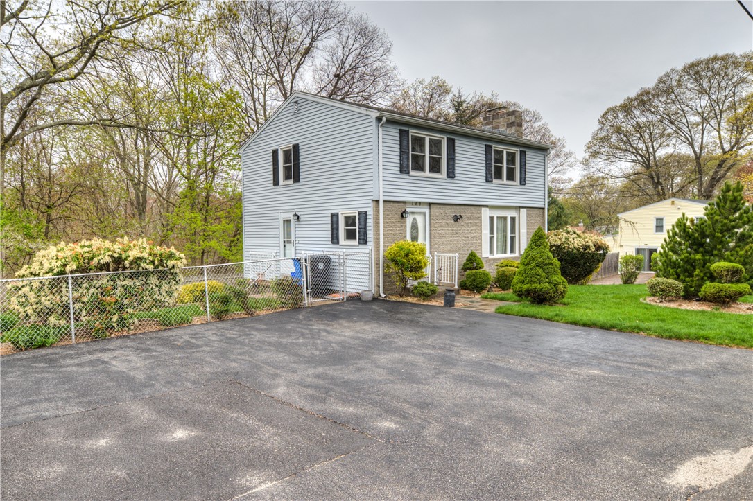 140 Iroquois Road Cumberland, RI 02864 - Photo 10 of 37 Gallery Image 10