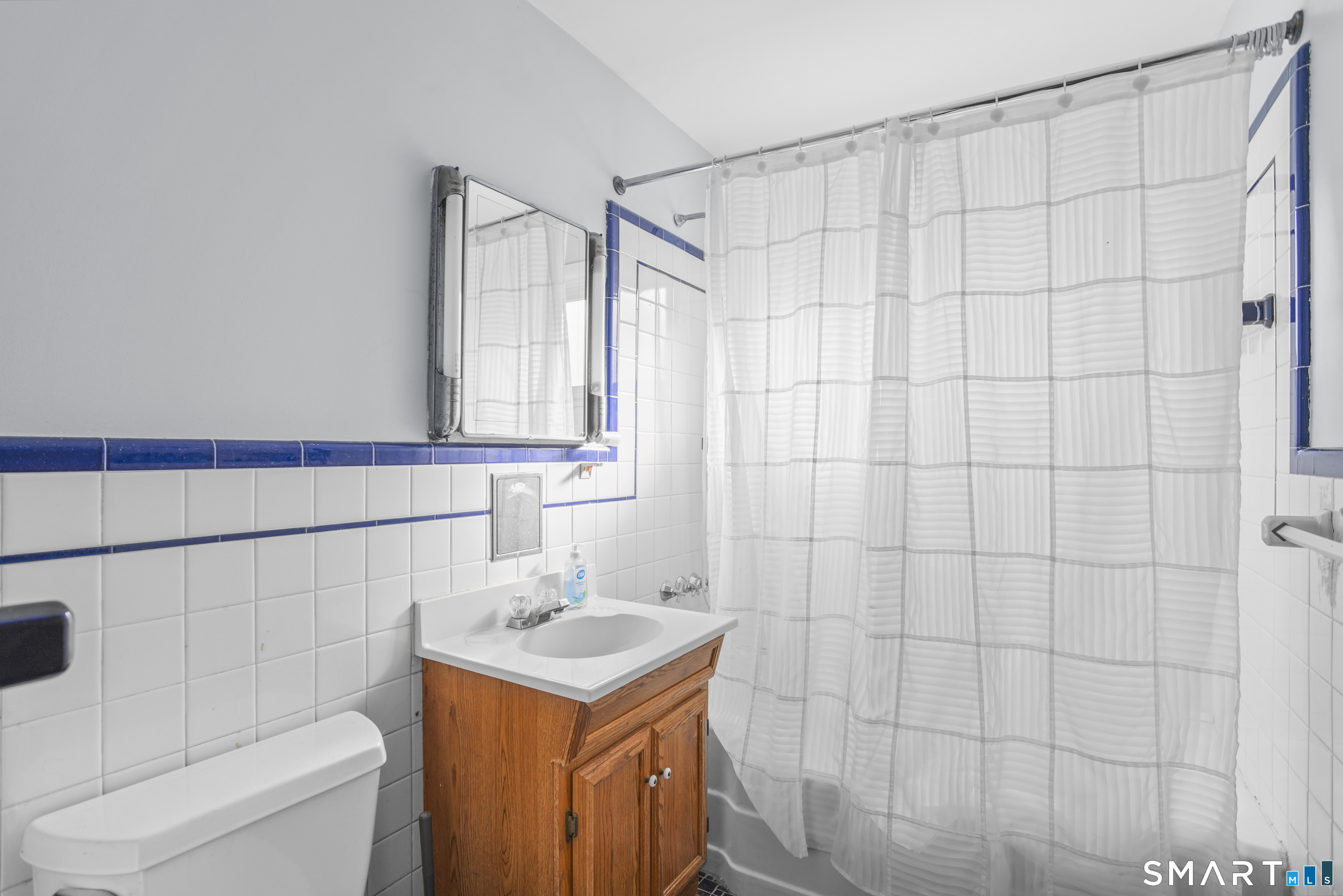 101 Applegate Road Fairfield, CT 06825 - Photo 12 of 19 Full Bath in Hall