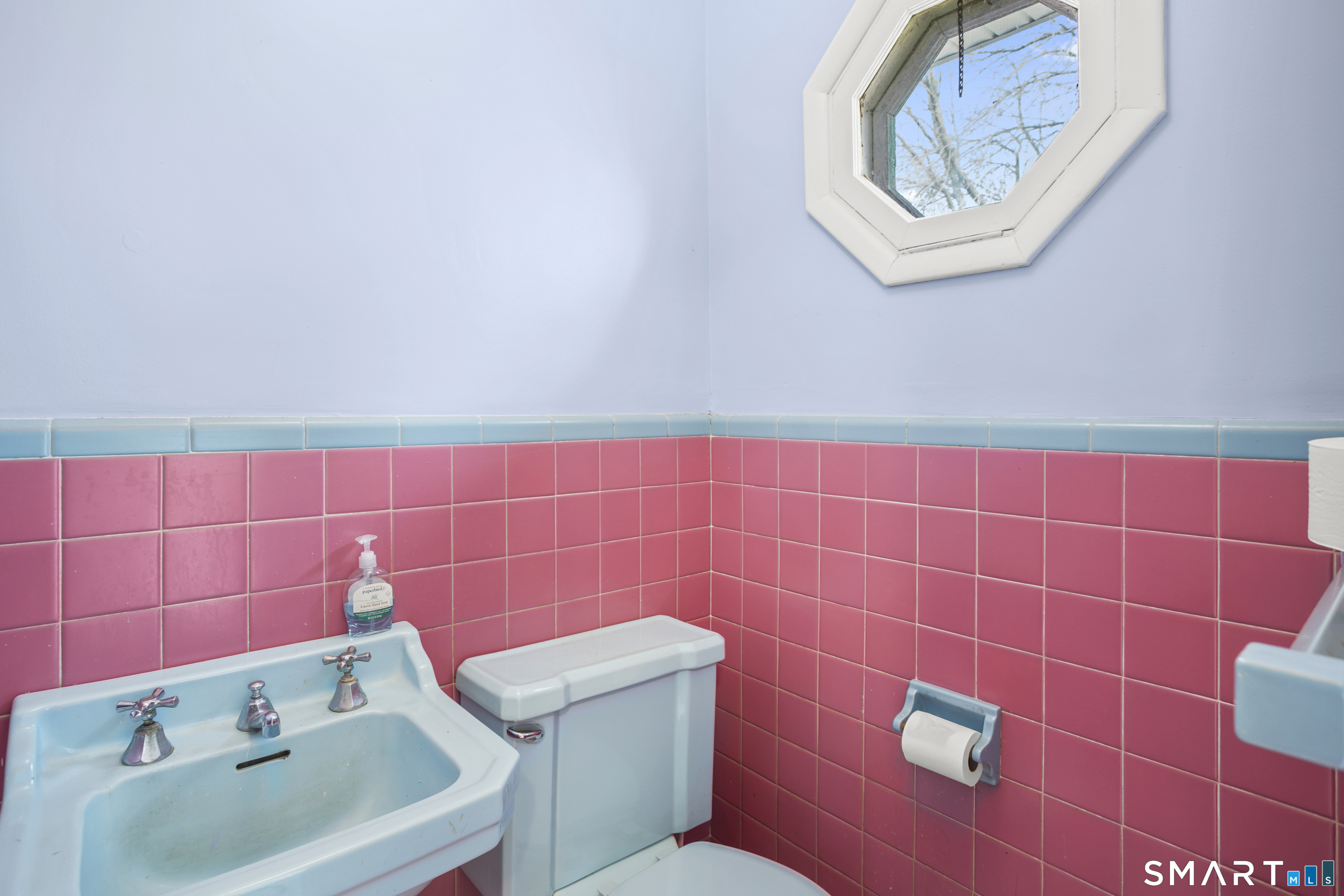 101 Applegate Road Fairfield, CT 06825 - Photo 17 of 21 Half Bath