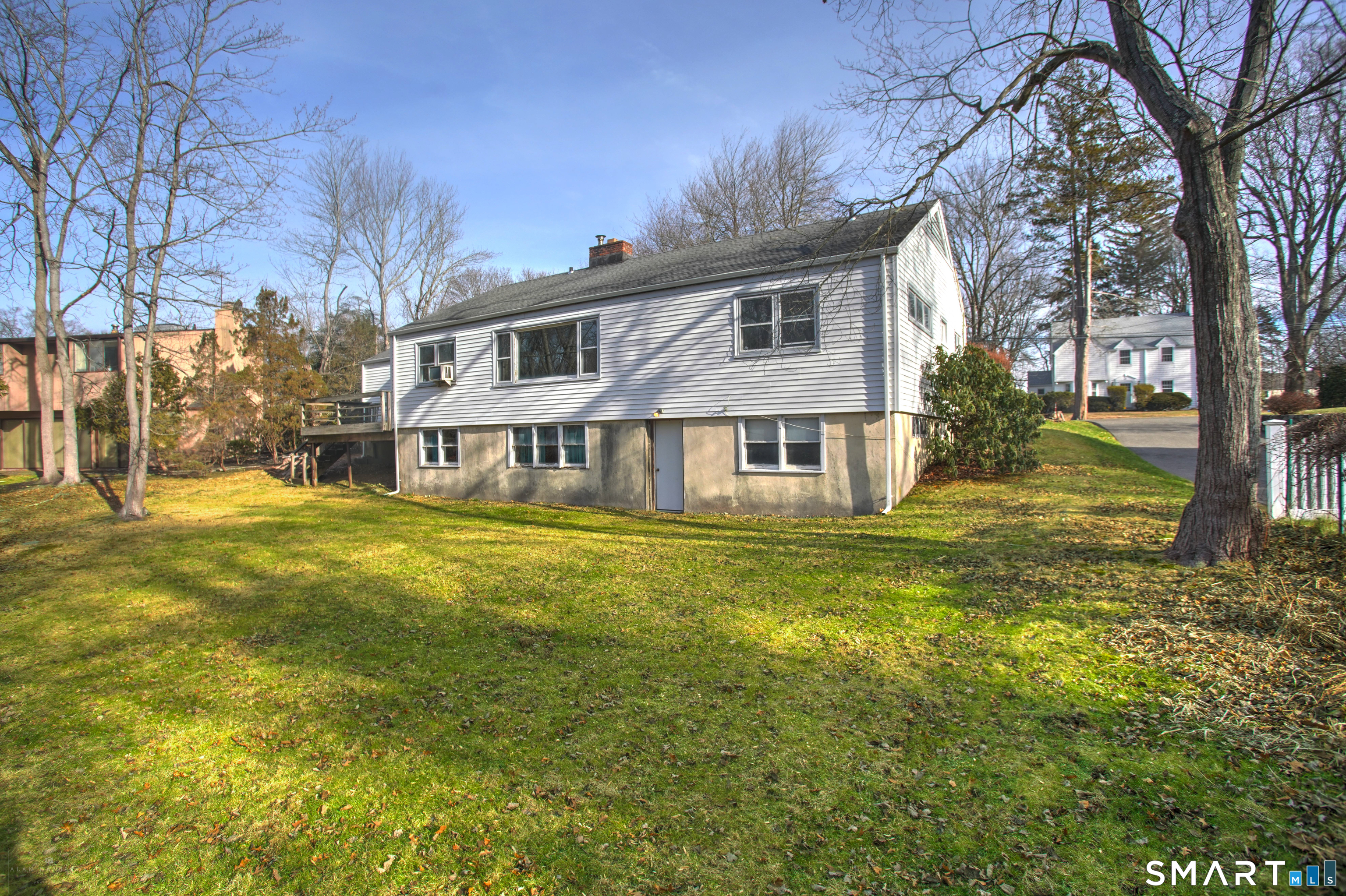 101 Applegate Road Fairfield, CT 06825 - Photo 3 of 19