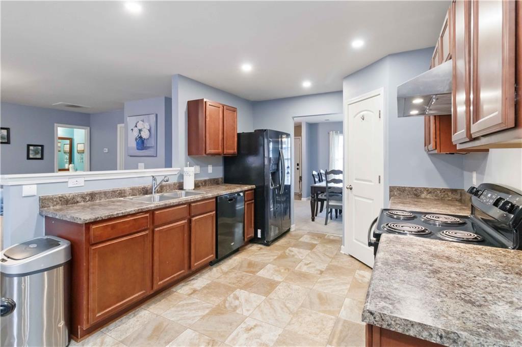 1562 Pointe S Circle Bethlehem, GA 30620 - Photo 7 of 30