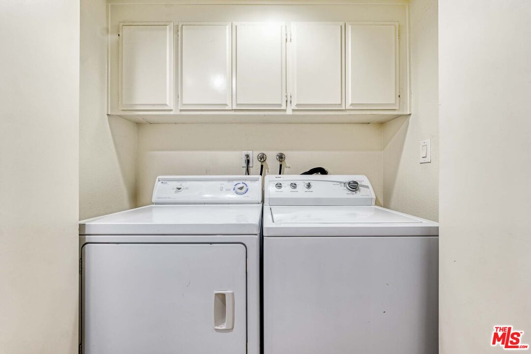 2053 Majorca Drive Oxnard, CA 93035 - Photo 12 of 15 a utility room with dryer and washer