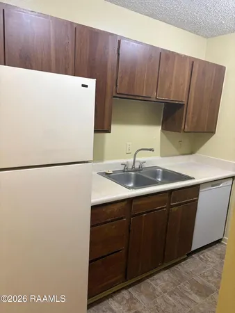 $761 | 200 High Meadows Boulevard, Unit 211, Lafayette, LA 70507