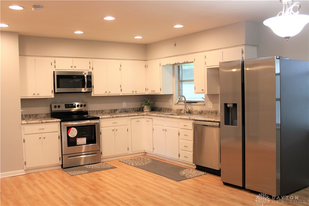 8390 Dog Leg Road Dayton, OH 45414 - Photo 13 of 61 New stainless appliances