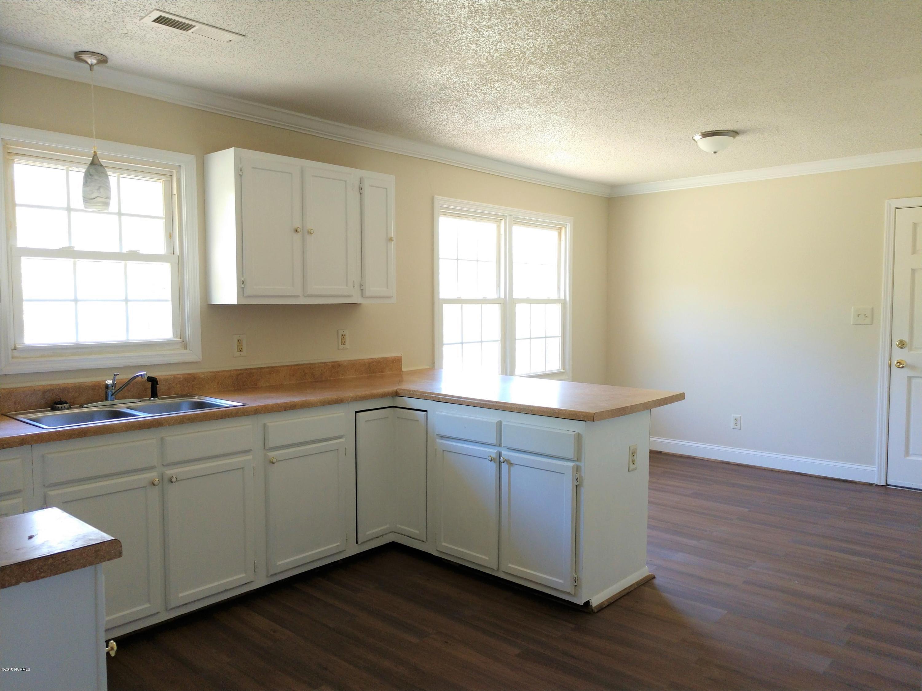 707 Lee Road Maple Hill, NC 28454 - Photo 6 of 16 IMG_20180417_150346