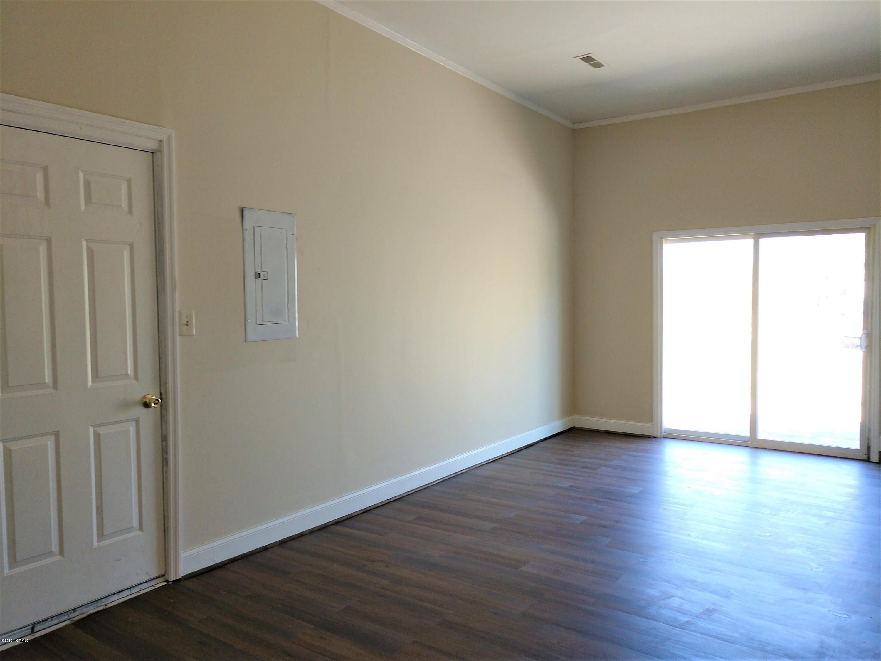 707 Lee Road Maple Hill, NC 28454 - Photo 9 of 16 IMG_20180417_145839