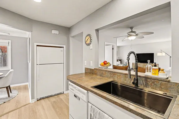 $300,000 | 260 Kenyon Drive, Troy, MI 48083