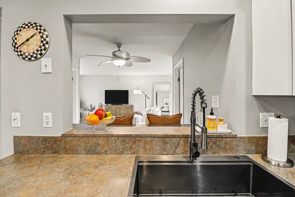 $300,000 | 260 Kenyon Drive, Troy, MI 48083