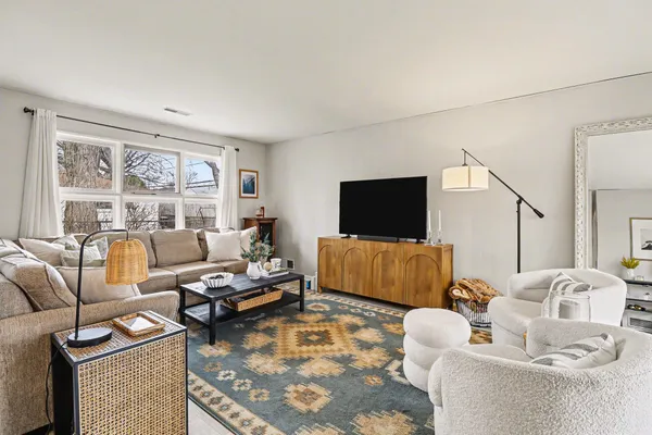 $300,000 | 260 Kenyon Drive, Troy, MI 48083