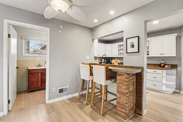 $300,000 | 260 Kenyon Drive, Troy, MI 48083