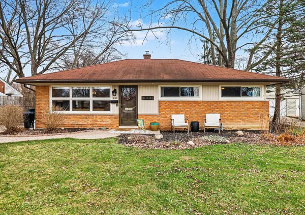 $300,000 | 260 Kenyon Drive, Troy, MI 48083