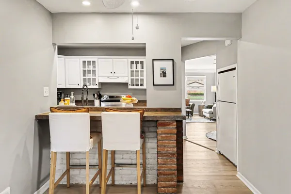 $300,000 | 260 Kenyon Drive, Troy, MI 48083