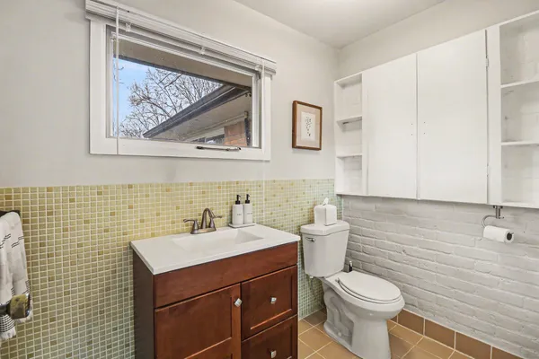 $300,000 | 260 Kenyon Drive, Troy, MI 48083