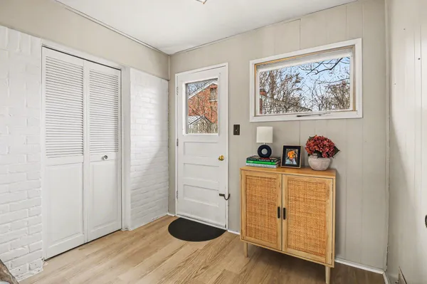 $300,000 | 260 Kenyon Drive, Troy, MI 48083