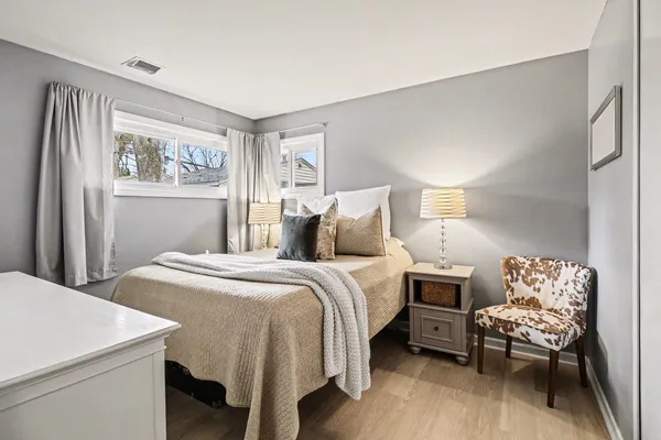 $300,000 | 260 Kenyon Drive, Troy, MI 48083