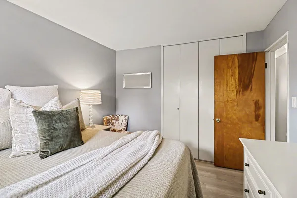 $300,000 | 260 Kenyon Drive, Troy, MI 48083